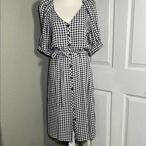 👗 Ann Taylor Black and White Buttoned Tie Front Midi Dress